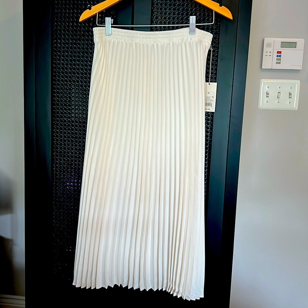 Pleated cream skirt—brand new